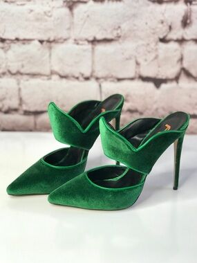 WICKED FJ5 NEW Green Velour Pointed Toe Open Back 5 inch Stiletto Size 7 pumps